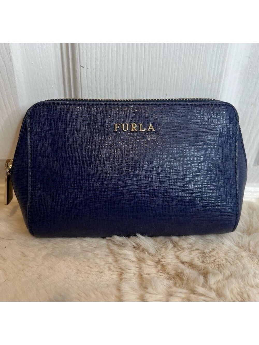 FURLA ISABELLE LEATHER NAVY BLUE COSMETIC BAG
